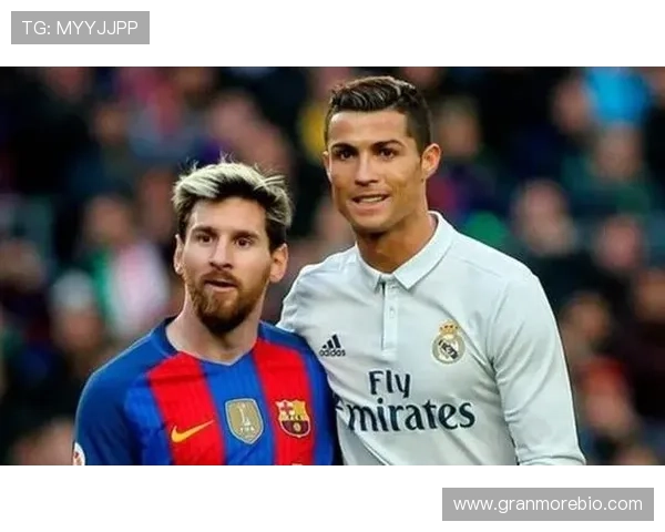 足球球星对抗赛：梅西C罗对决再现赛场焦点对抗和传奇碰撞